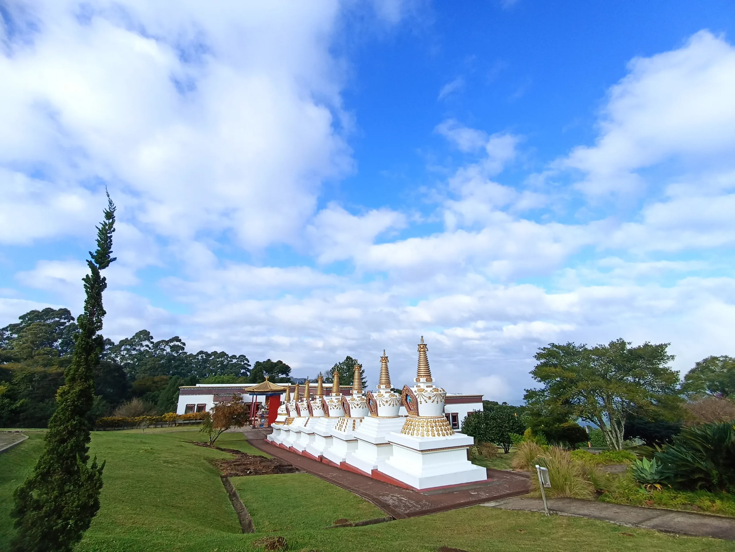 Tour Templo Budista — Três Coroas